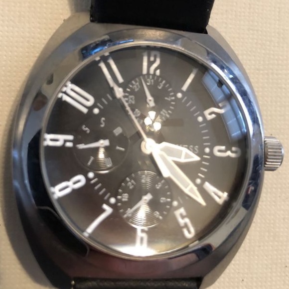 Vintage Guess Watch - Picture 2 of 7